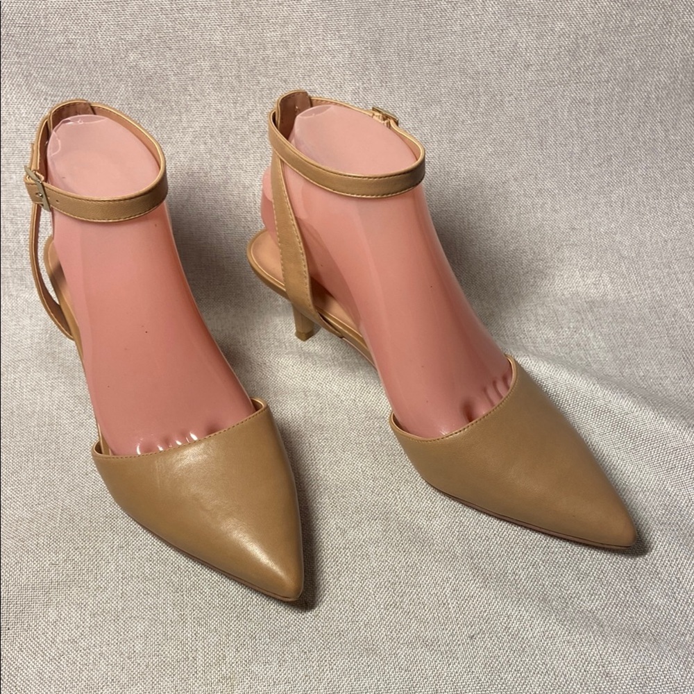 Nordstrom Pearla Kitten Leather Heel Ankle Strap Pump. Size 8